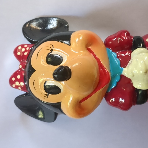 Vintage 1968 DISNEY* Minute Mouse coin back complete w/ original rubber stopper - Picture 3 of 17